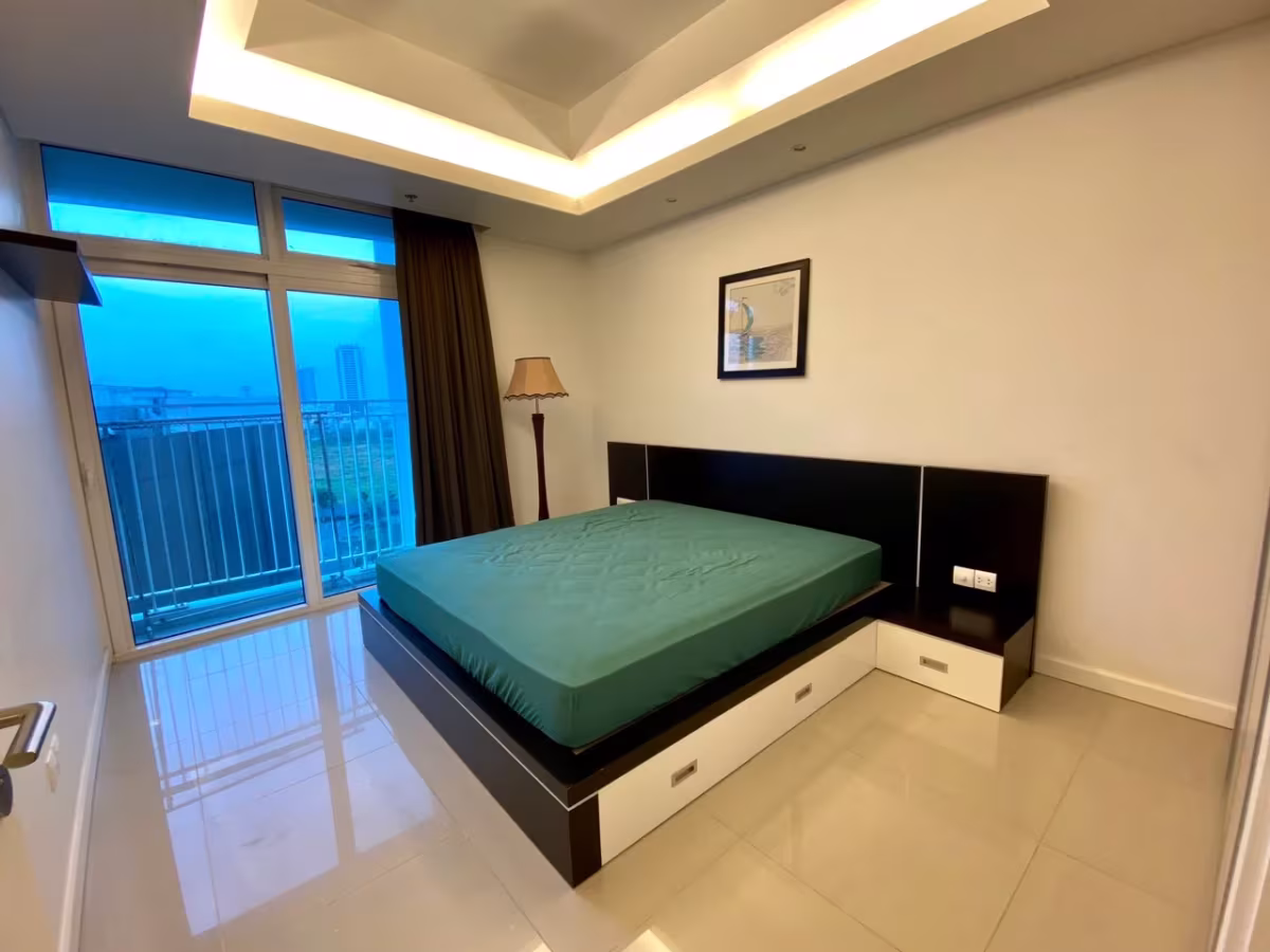 This modern, fully air-conditioned one bedroom apartment for rent is located on the 8th floor in Azura Building Da Nang