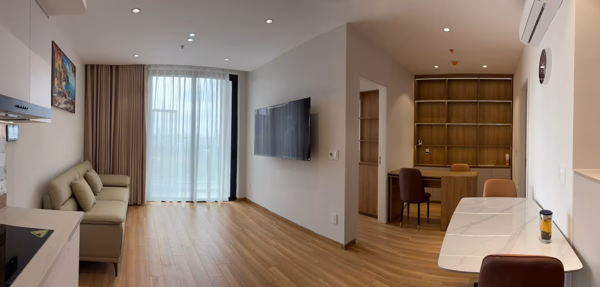 47m² apartment with 1 bedroom and a separate working space, offering a beautiful open view, new furniture and full amenities. Fully ready for move-in at Sun Symphony