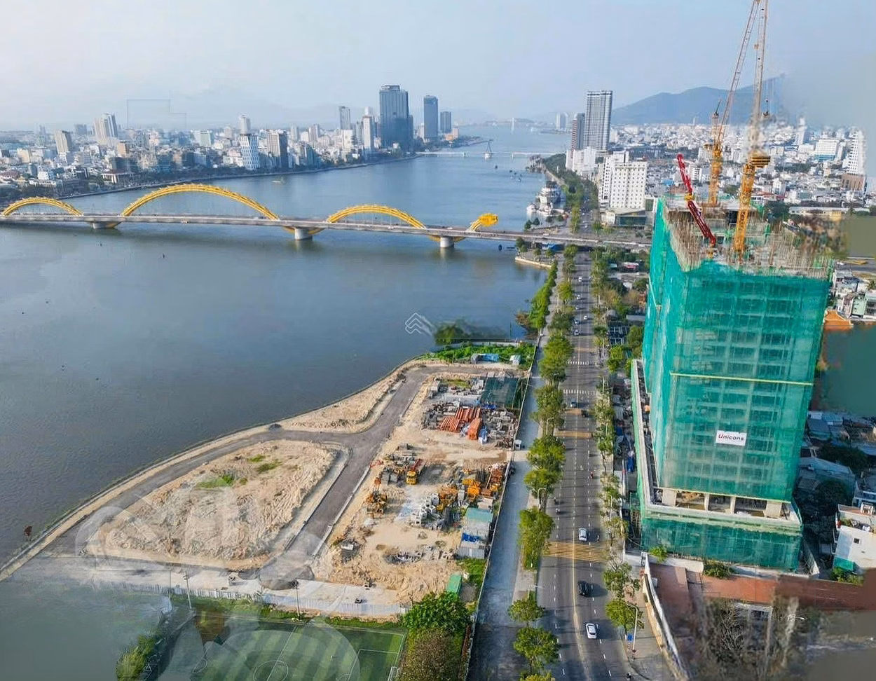 Selling a 3-bedroom corner apartment facing the Han River - dragon bridge view