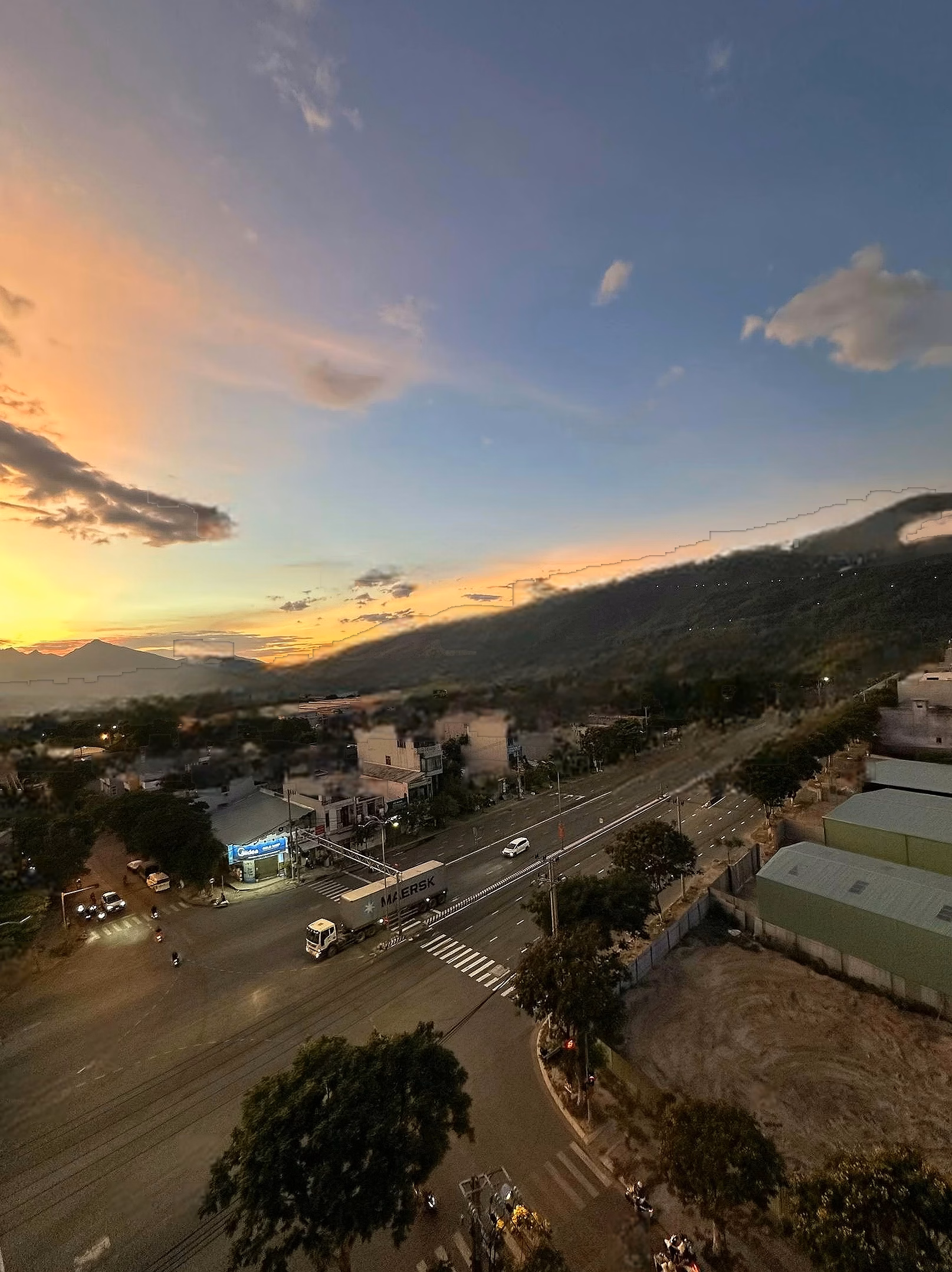 High-end 1-bedroom apartment for rent at Son Tra Ocean View 95 Ngo Quyen, 13 million/month, middle floor, mountain view, move-in ready