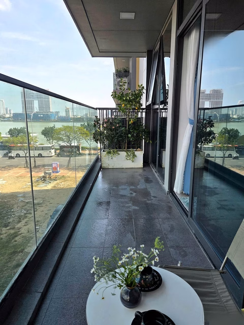 Owner rents Filmore Da Nang 2 bedrooms for only 36 million/month with beautiful view of Dragon Bridge fireworks