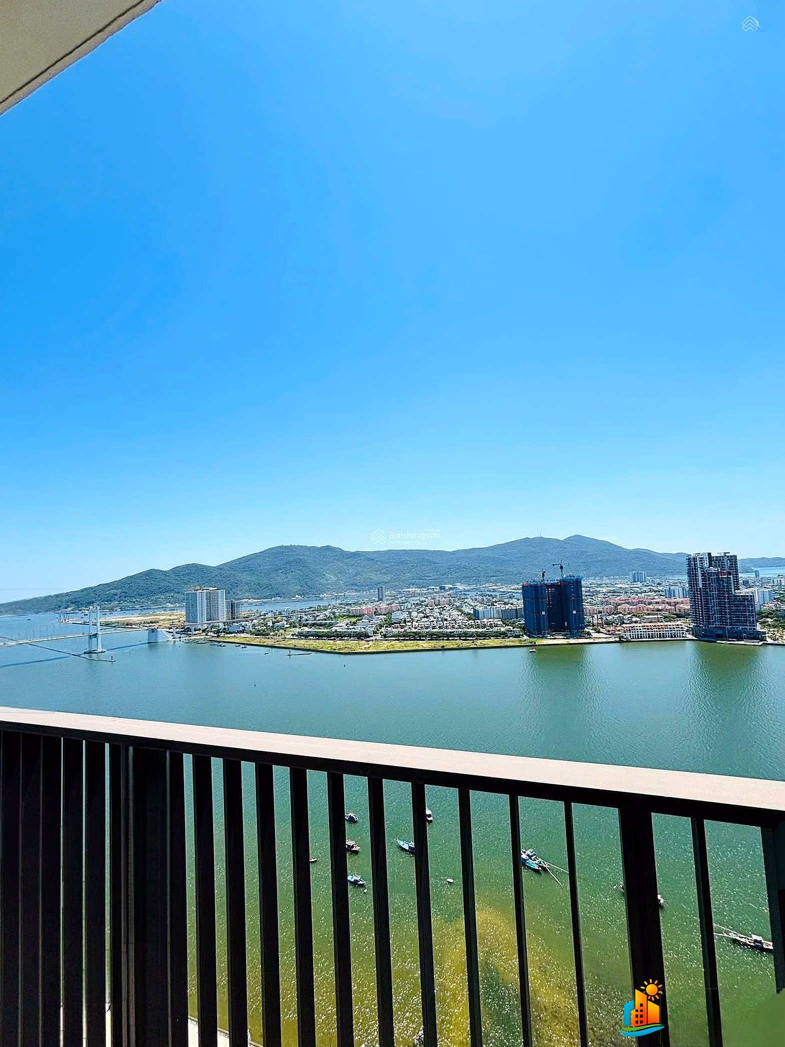 Corner 2BR - 69 m² Facing Han River - Fully Furnished - Pink Book Ready
