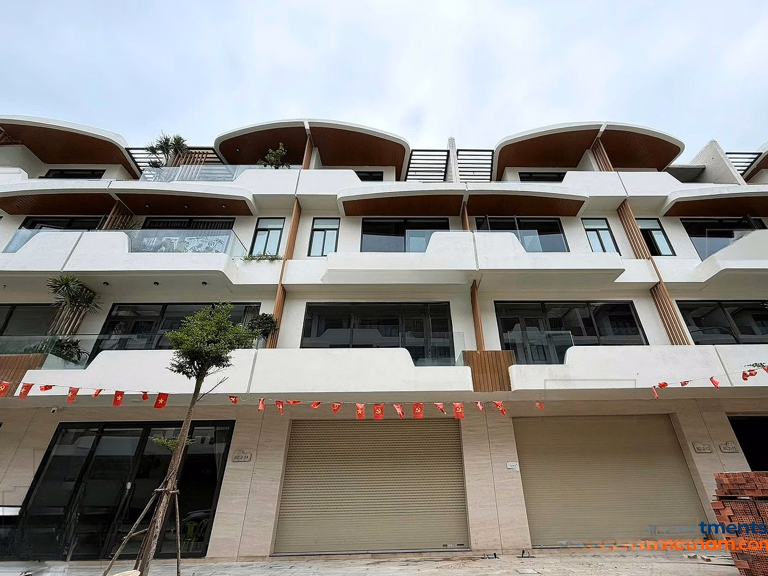 4.5-Storey Apartment for Sale – 99m² Land, 389.01m² Floor Area, Hoa Son 8 Street, 11.5m Road, 100m to Han River