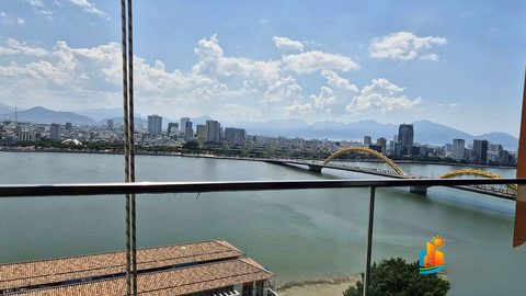 Studio Apartment for Rent Directly Fronting Han River – Mid Floor – Fully Furnished