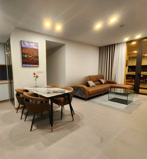 Beautiful 2-Bedroom Apartment for Rent in SAM Towers, Da Nang – Fully Furnished with Pool, Gym, Boxing & Sauna – Good Price!