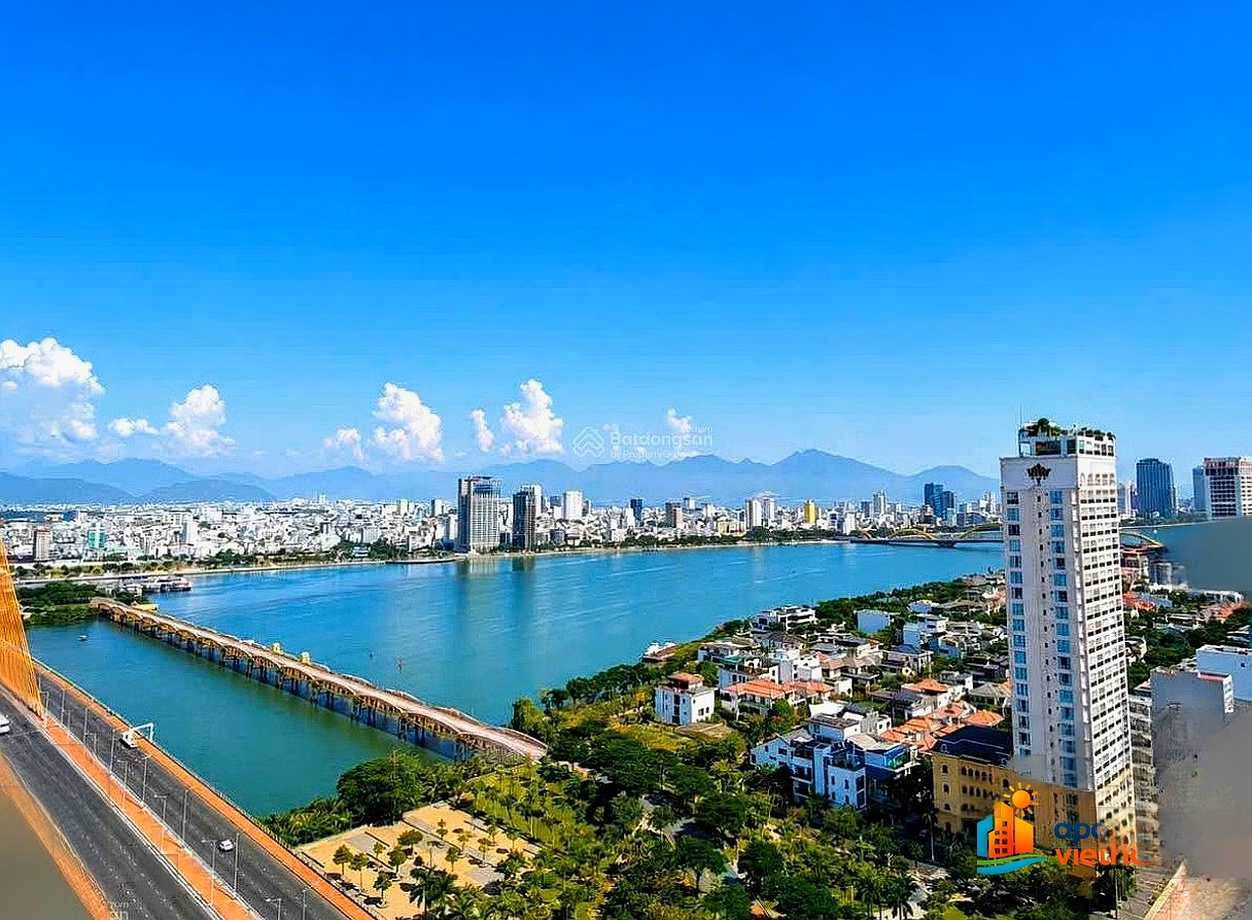 Duplex apartment for sale at Sun Ponte Residence Da Nang, high floor, panoramic sea view