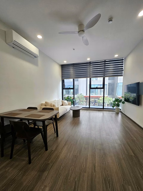 New fully furnished 2 bedroom 66m2 apartment for rent at FPT Plaza 3 - Contact 0942 804 ***