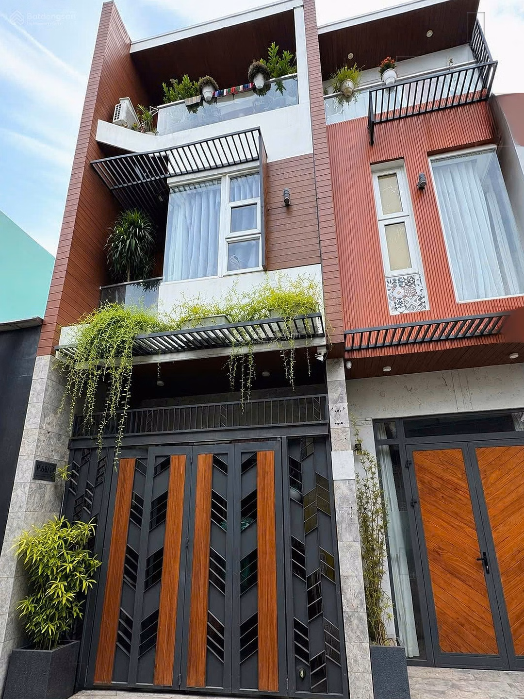 3-storey house with cars in Dien Bien Phu, near Aeon Mall, red book, 5.39 billion