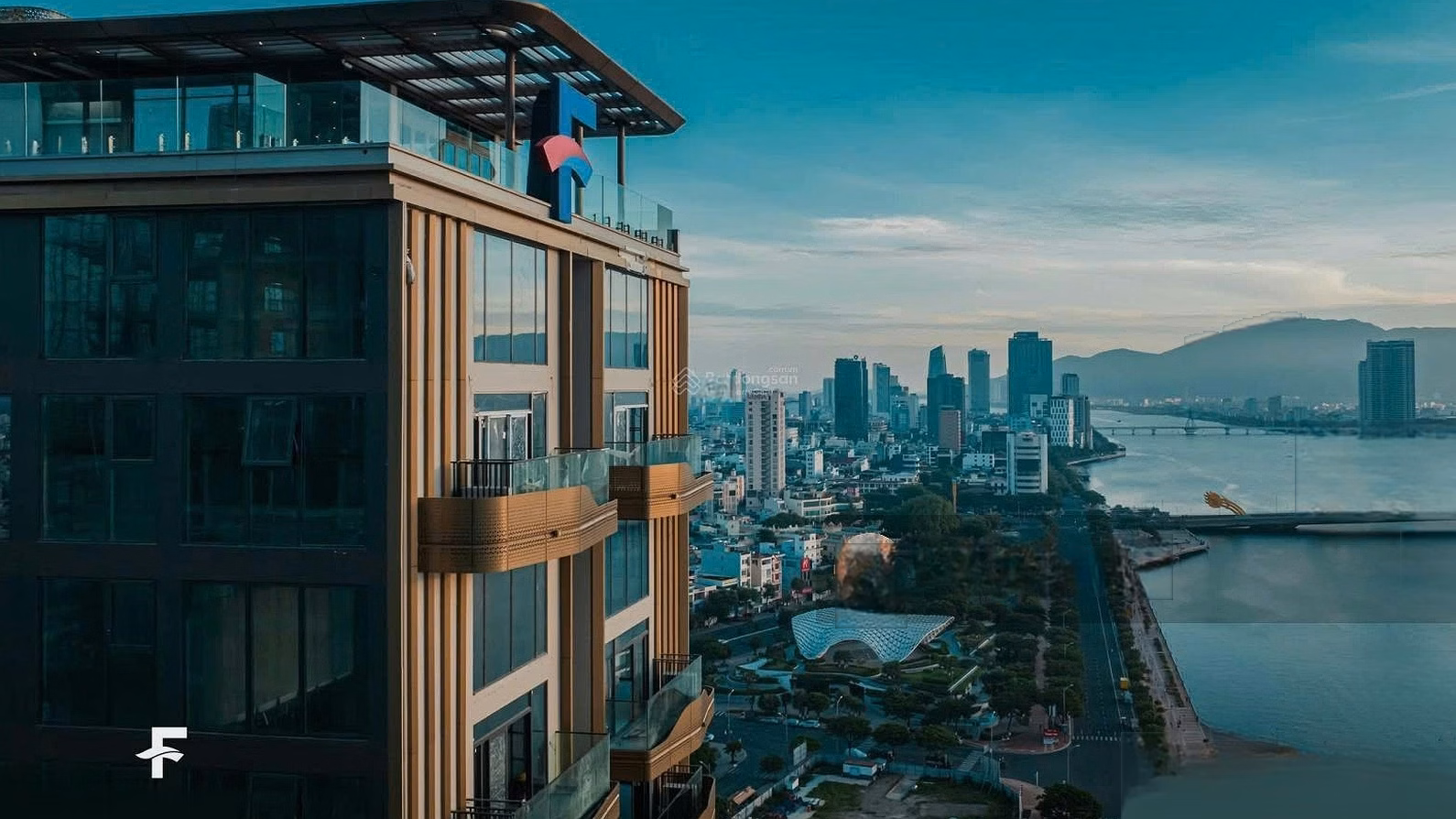 Long-term ownership of Penthouse The Filmore Da Nang, frontage of luxurious Bach Dang walking street, Da Nang