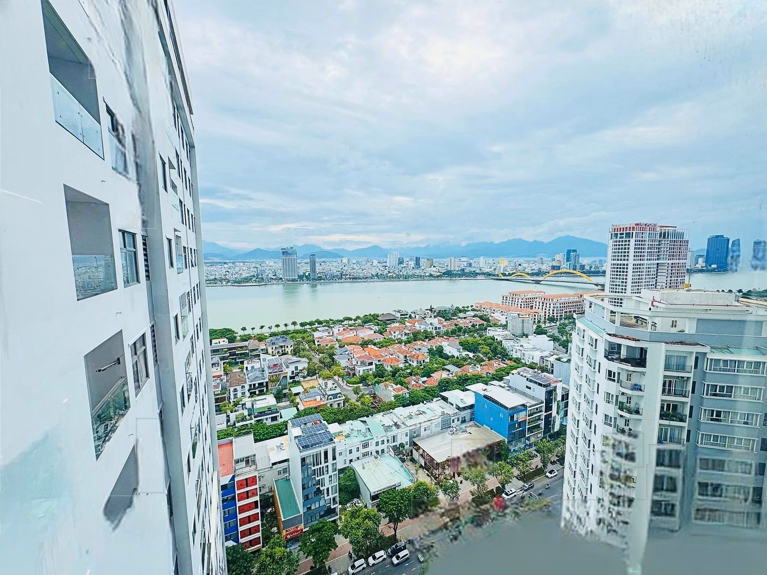 2 bedroom apartment for rent at The Monarchy B, Tran Hung Dao, Son Tra. Available, beautiful interior as pictured.