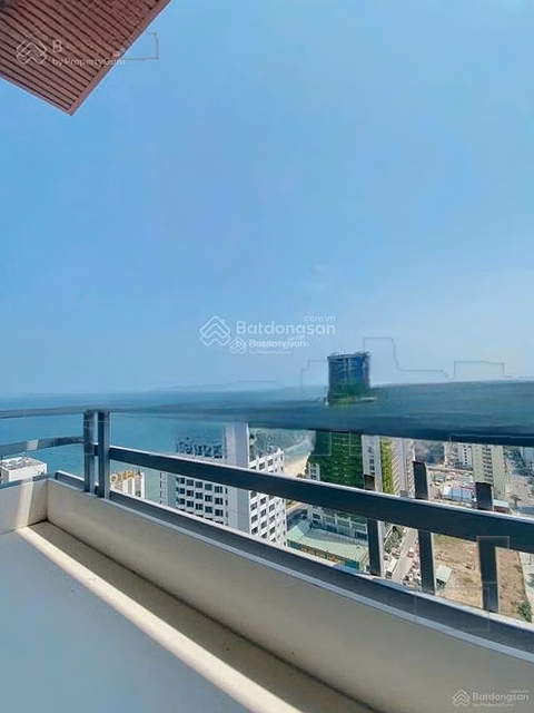 Muong Thanh apartment for rent directly facing My Khe beach, Da Nang city