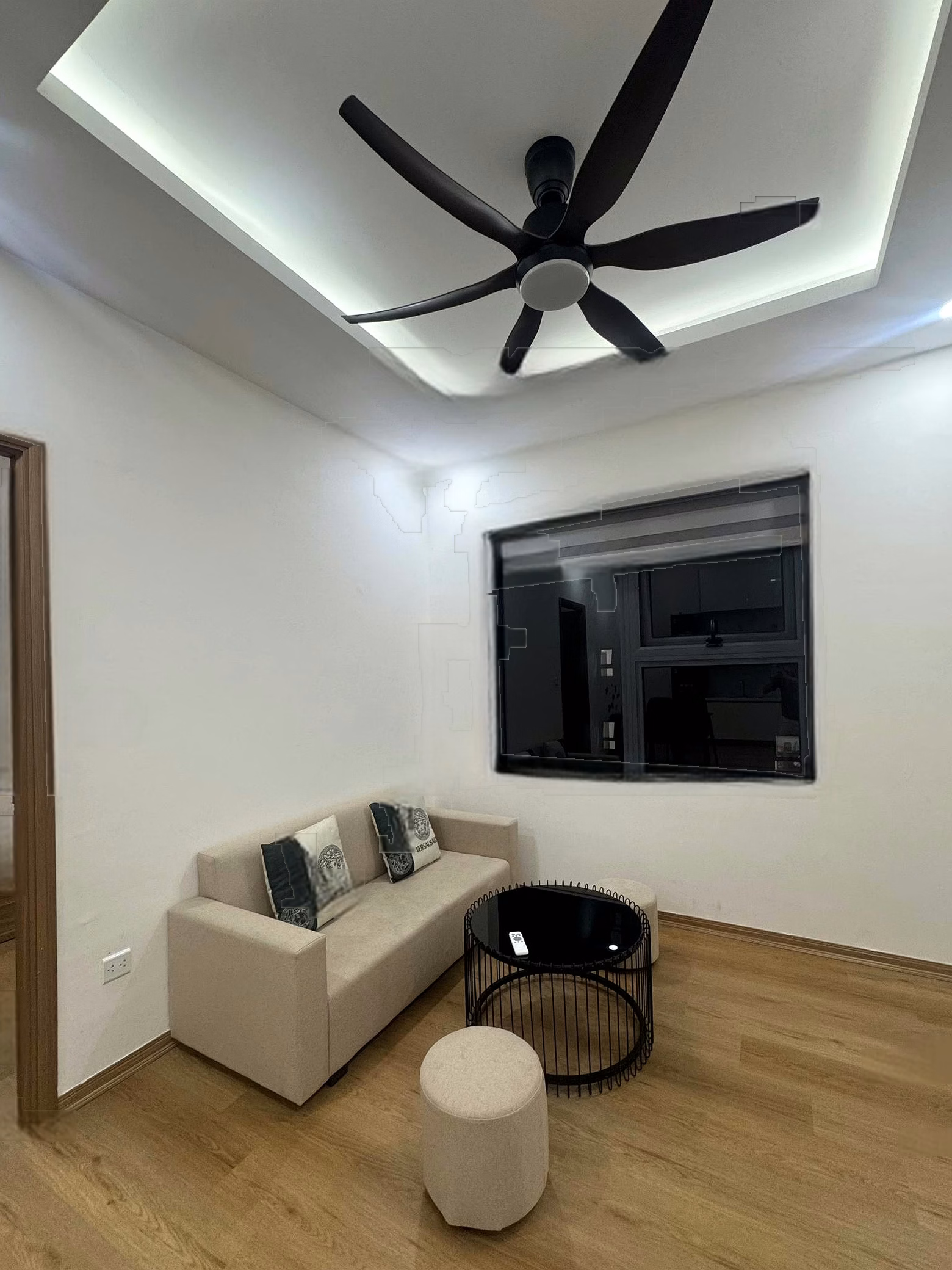 The owner rents a 3-bedroom apartment with quality furniture, close to Nguyen Tat Thanh beach, Da Nang
