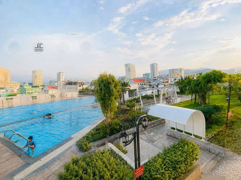 Rare large apartment for a family with 2 bedrooms, area 93.8m, right in the center