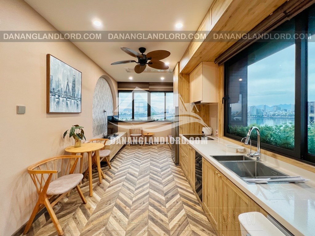 Studio apartment with Dragon bridge view – C438