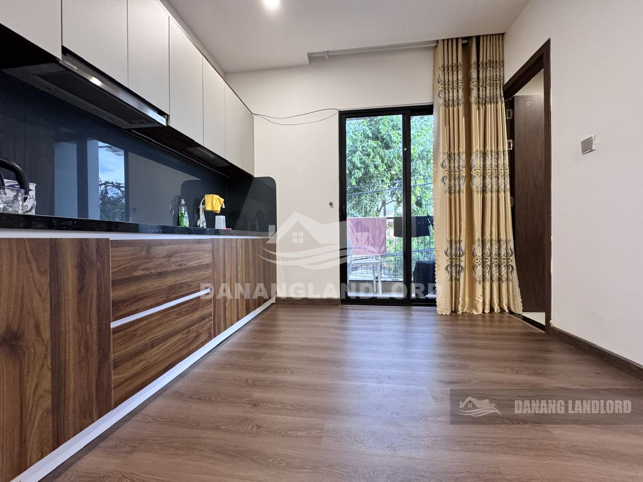 Modern 2BR Apartment Near Han River Da Nang | F140