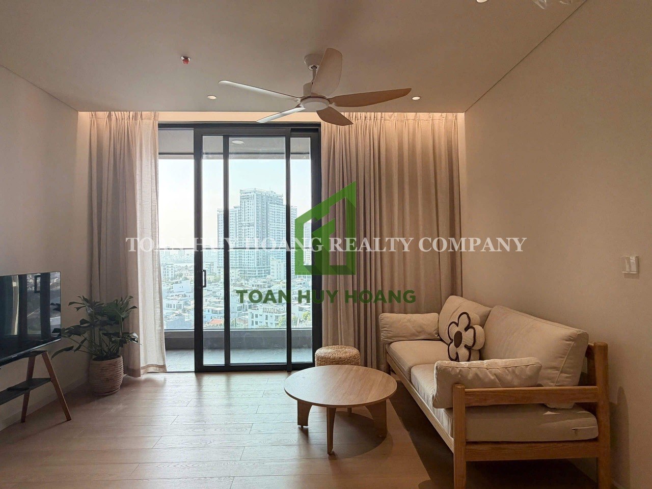 Luxury 1BR Apartment Panoma Ngu Hanh Son Da Nang | E164