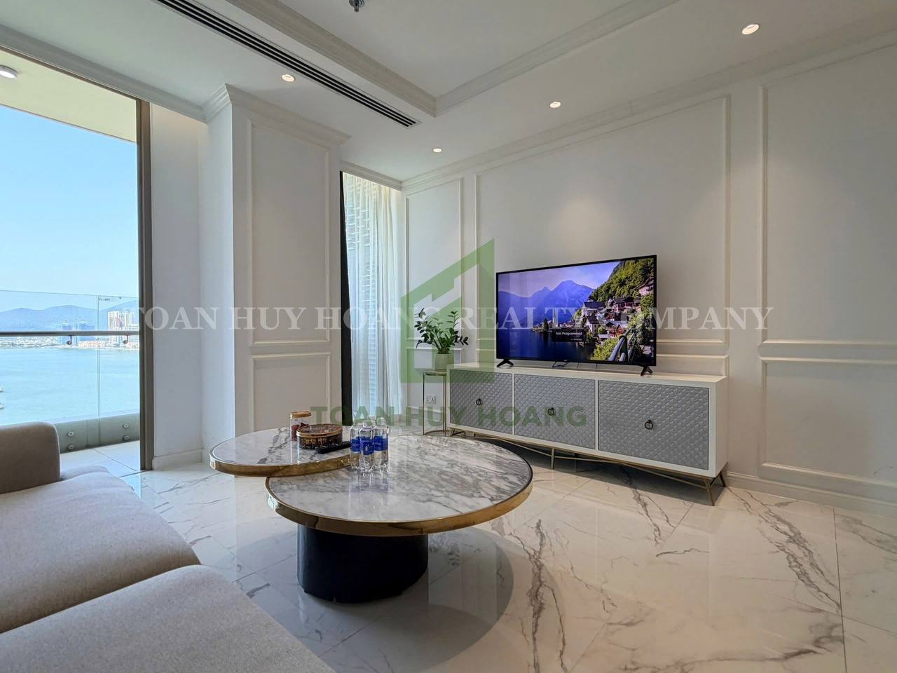 Luxury 2BR Apartment Bach Dang Complex River View | E163