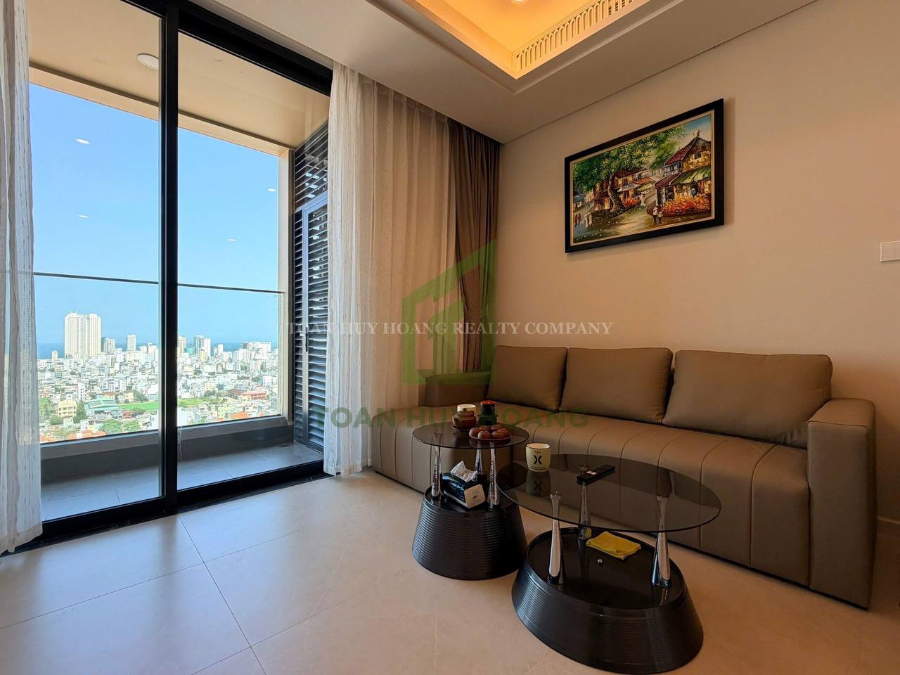 Panoma 2 Modern 1+ Bedroom Apartment | E155