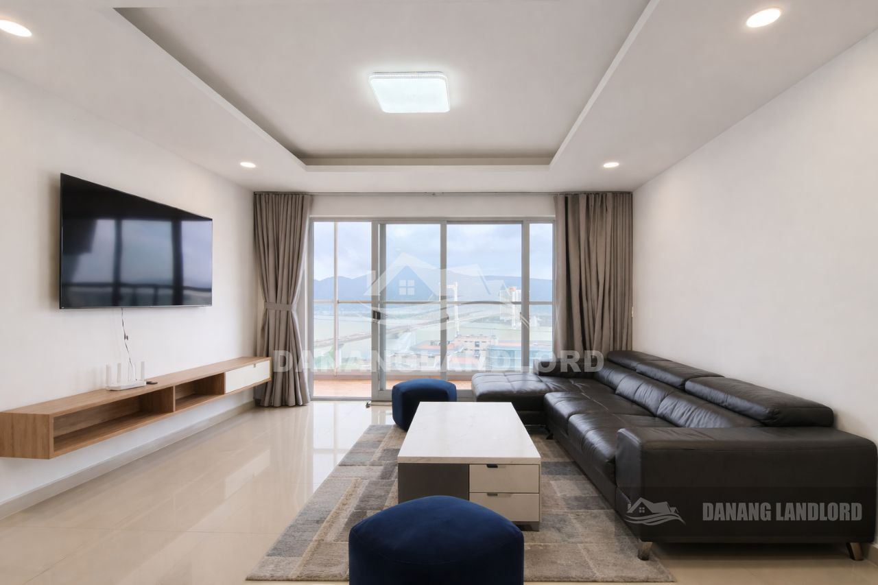 Blooming 3BR Spacious Apartment | E158