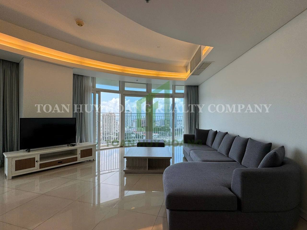 Azura High Floor 3 Bedroom Apartment with Direct Han River View