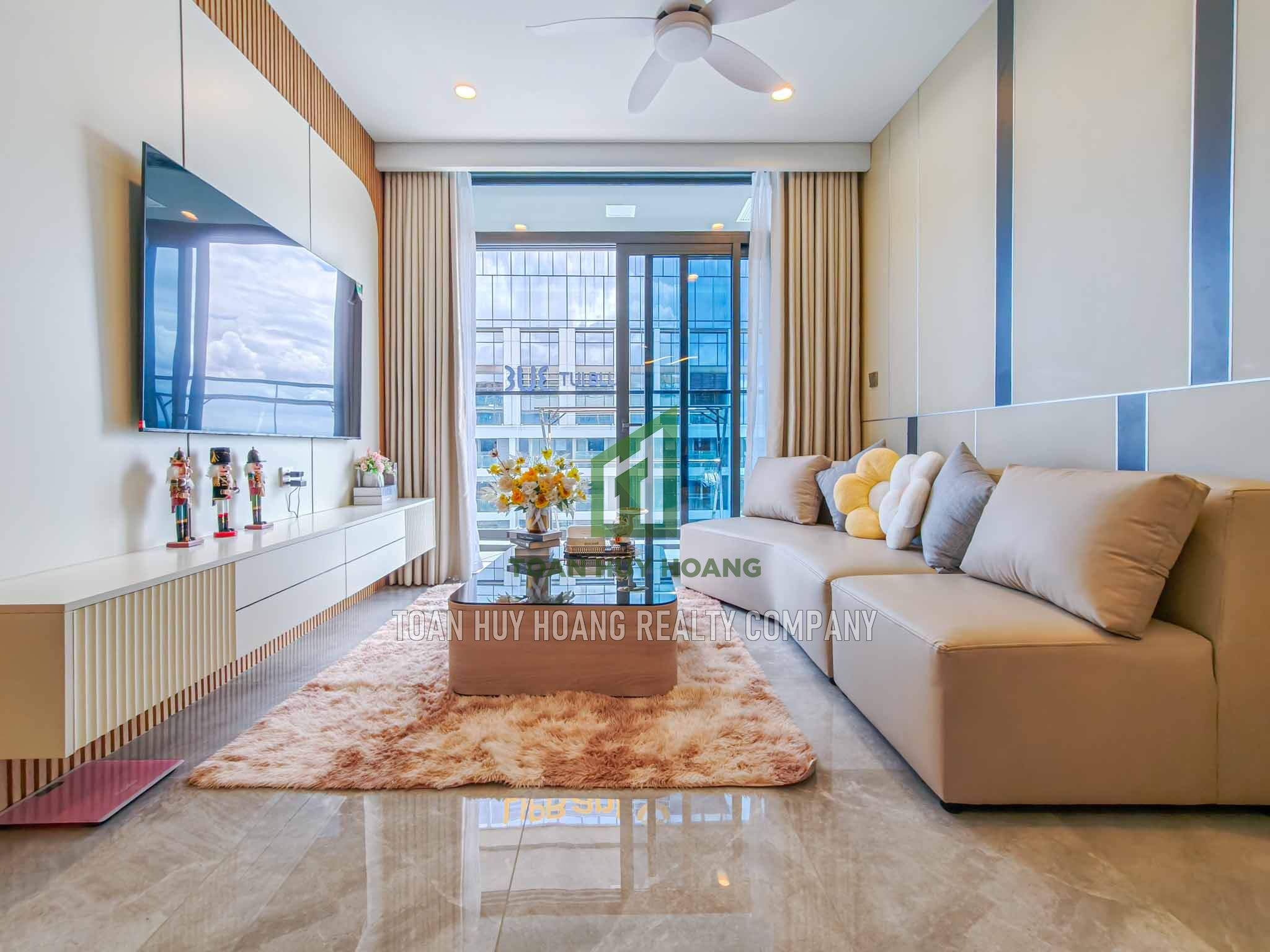 Luxury 2 Bedroom Apartment Right Han River at Filmore \u2013 E021