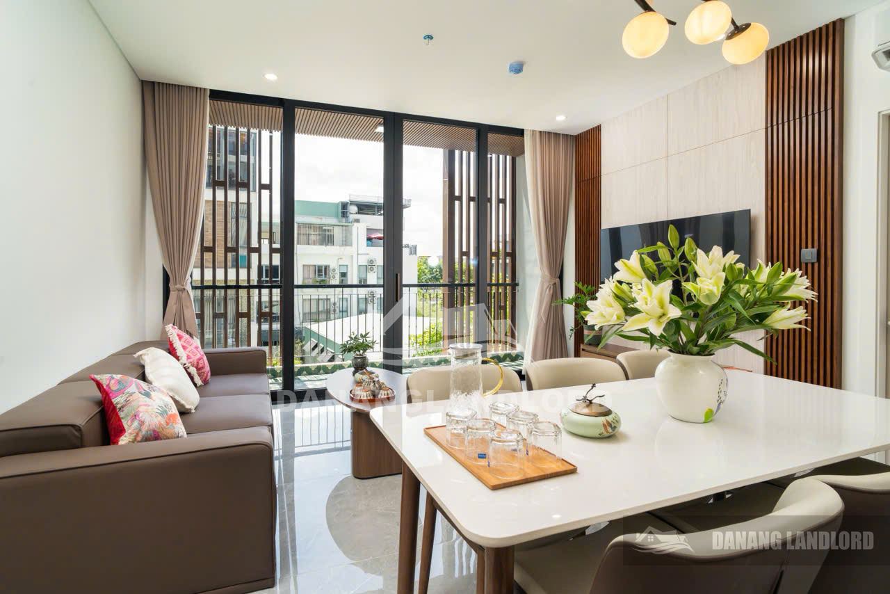 Modern 2 Bedroom Apartment in Hoa Cuong Bac \u2013 F017