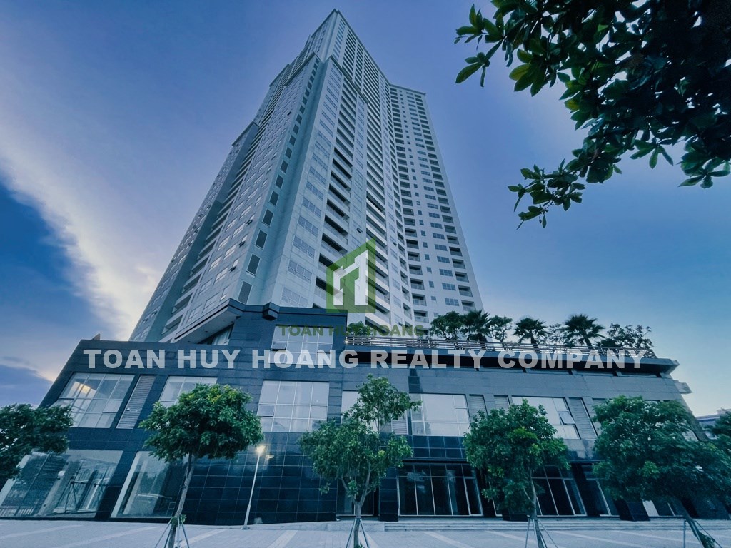 Blooming apartment 3 bedrooms 135m2 with city and sea view