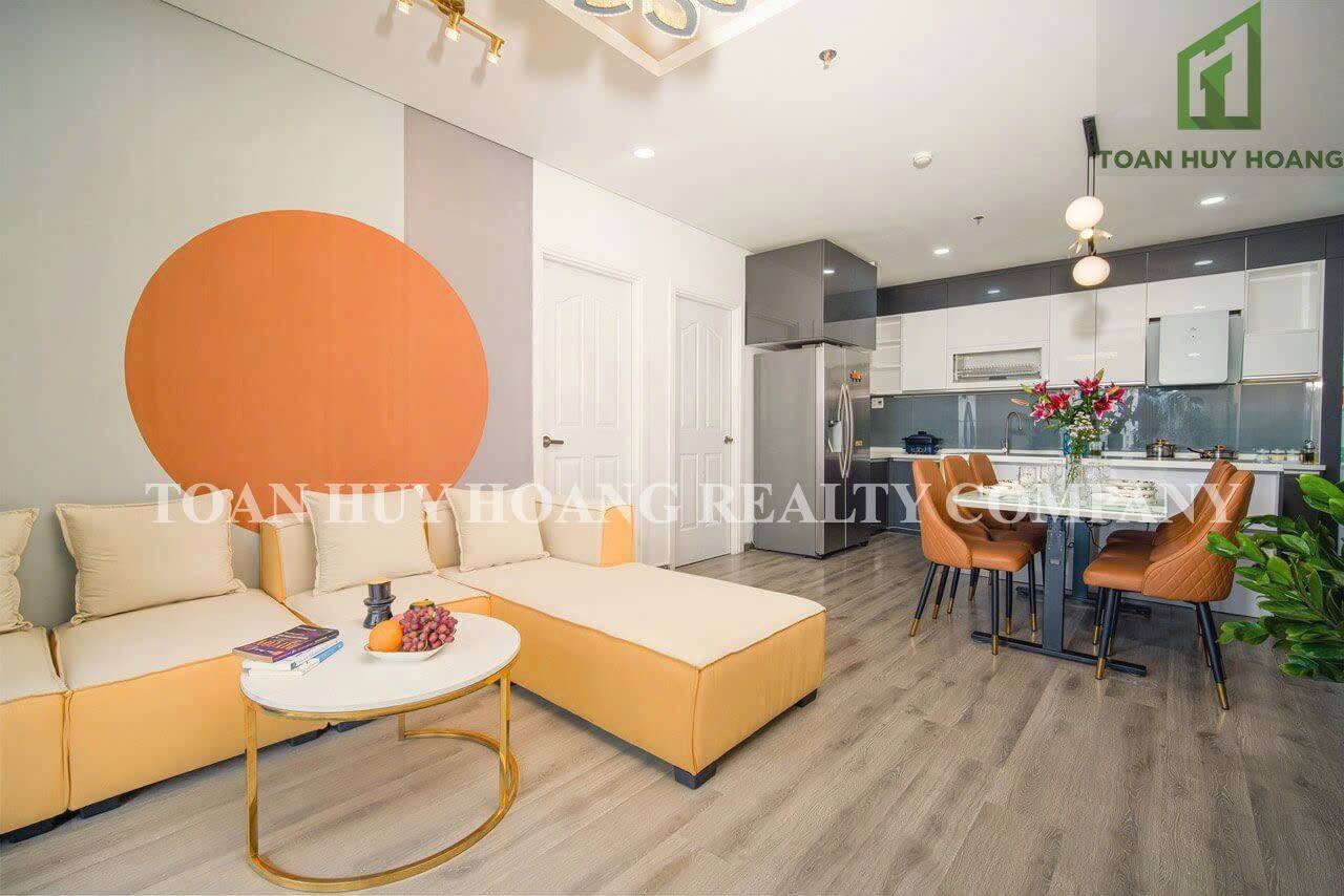Monarchy apartment with 3 bedrooms on 8th floor – C242