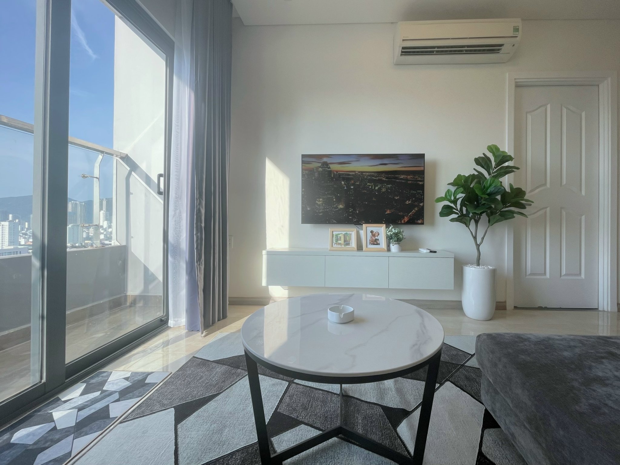 Monarchy B Apartment 3 Bedrooms – C382