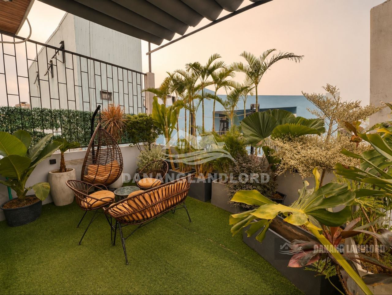 3 storey house with 2 bedrooms near My Khe beach – D352