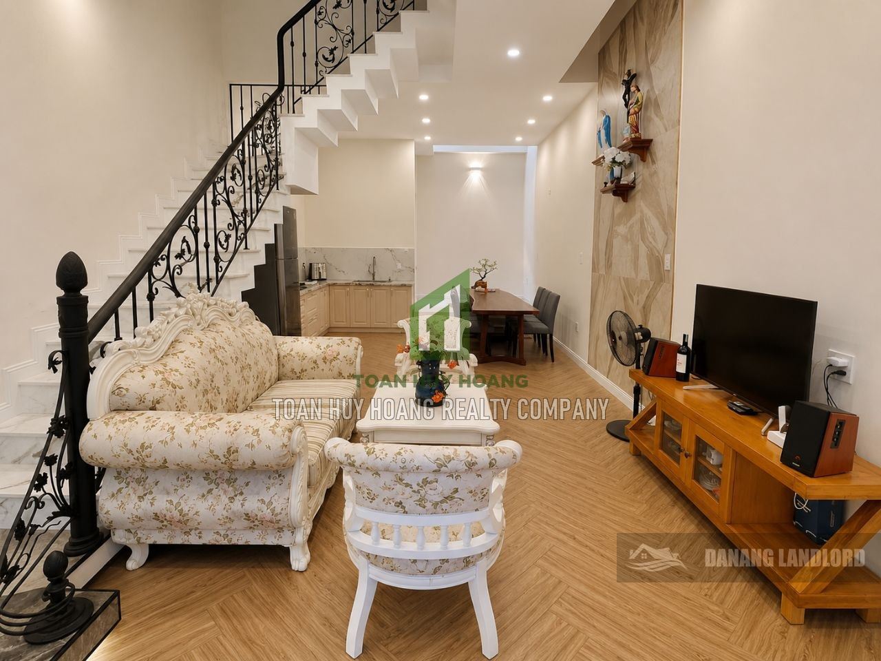 Beautiful 3 Story House with 3 Bedrooms in Hoa Cuong – D315