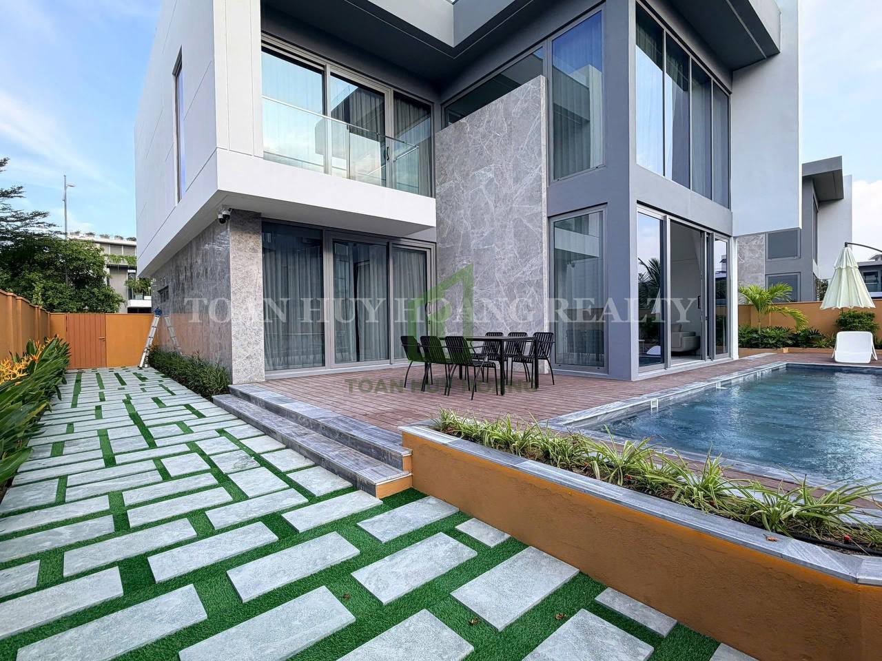 Luxury 5BR Villa With Private Pool At Regal Victoria | D617