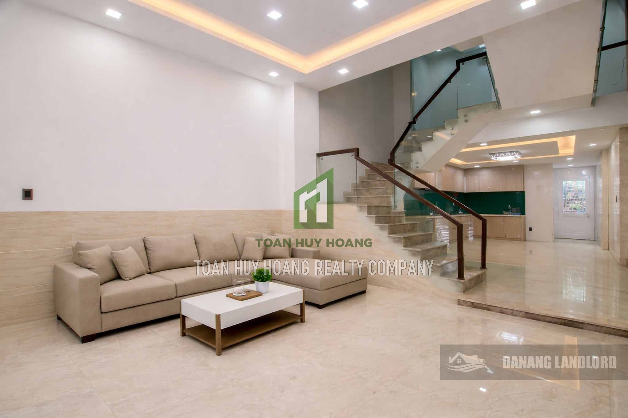 4-Storey House with 6 Bedrooms Near Dragon Bridge