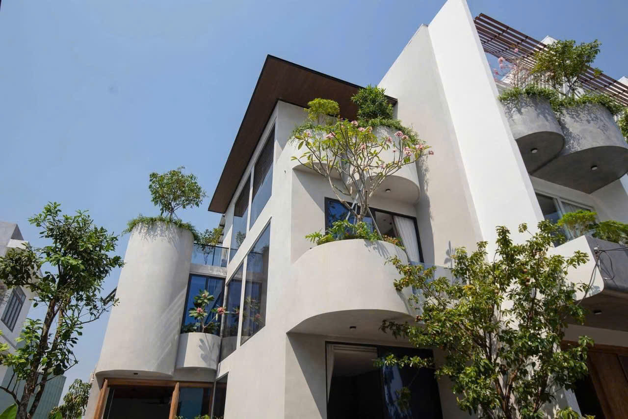 Luxury 3BR Villa With Pool Garden Nam Viet A | D550