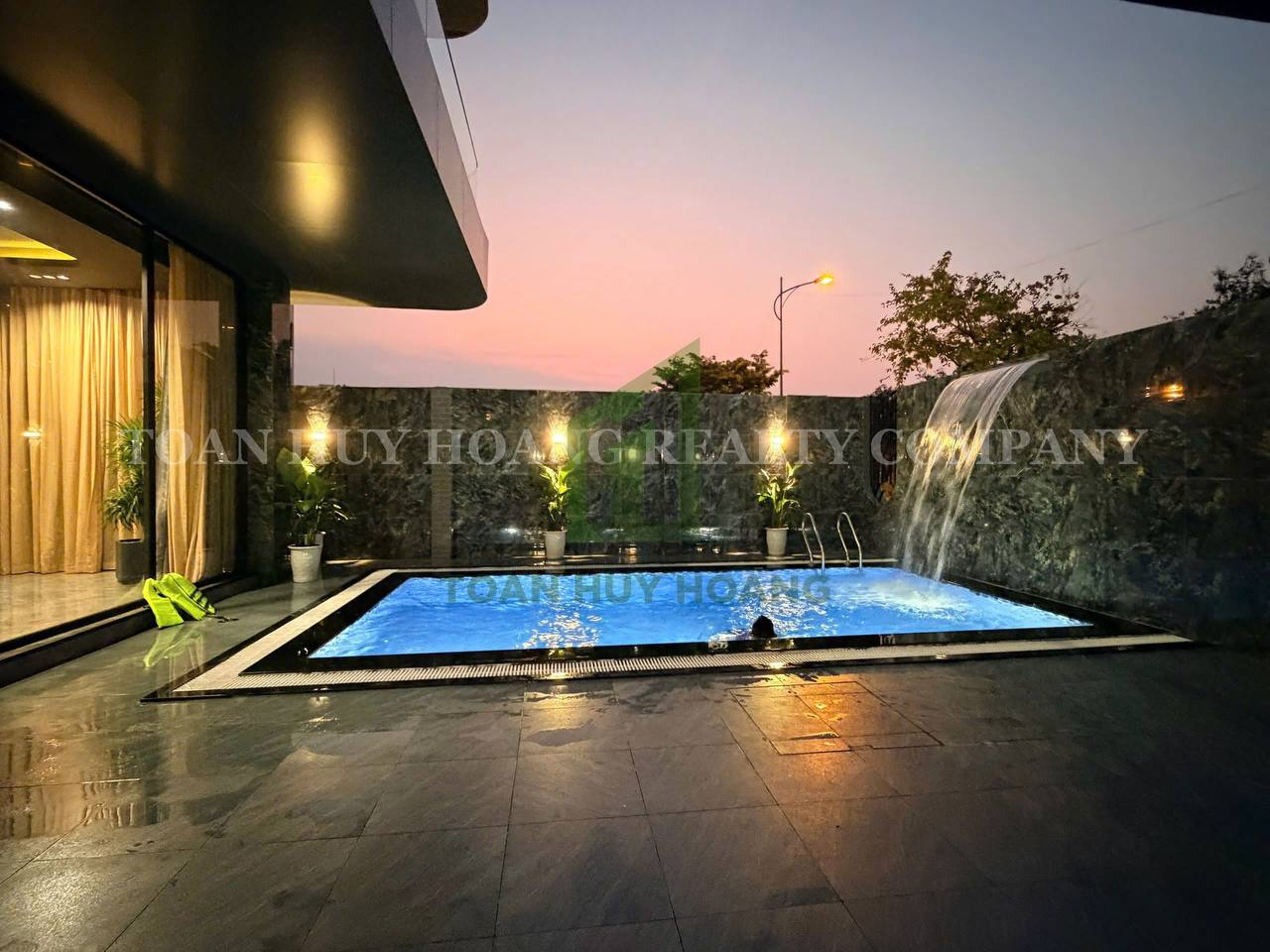 Ultra Luxury 5BR Villa Euro Village Han River View | D560
