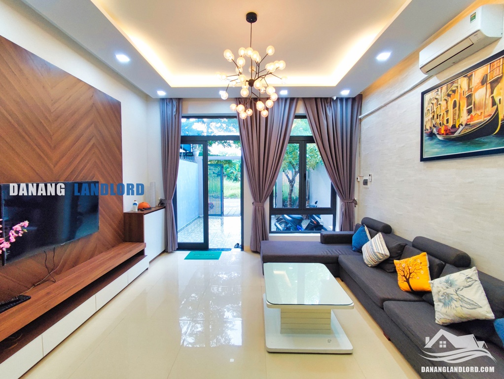 Beautiful modern 3 bedroom house Nam Hoa Xuan – D371