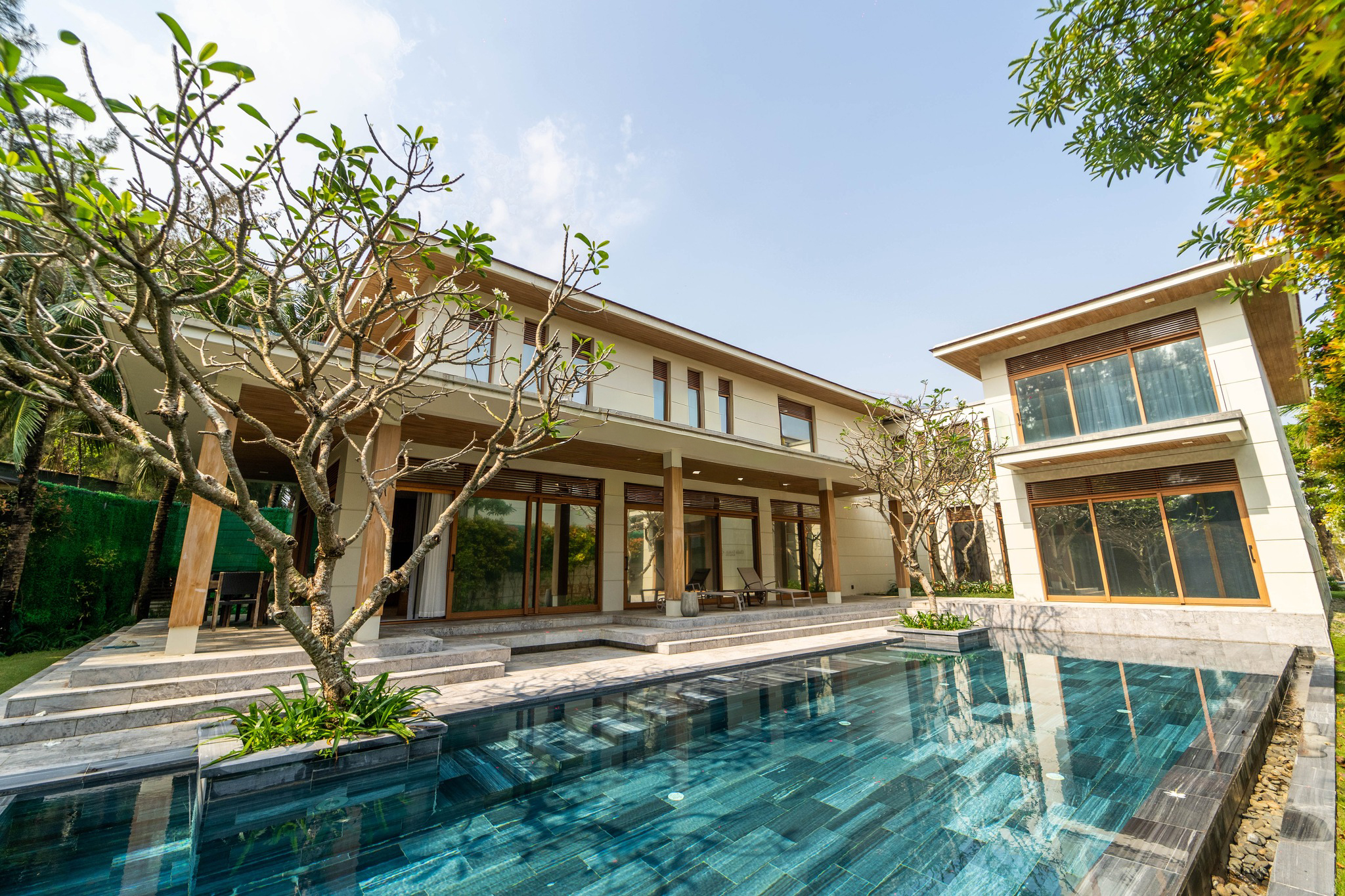 Luxury Beachfront Villa The Ocean Estates | D530