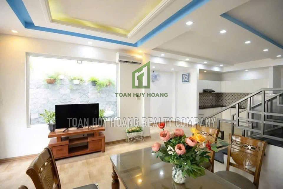 3 bedroom house with small garden in S\u01a1n Tra – D231