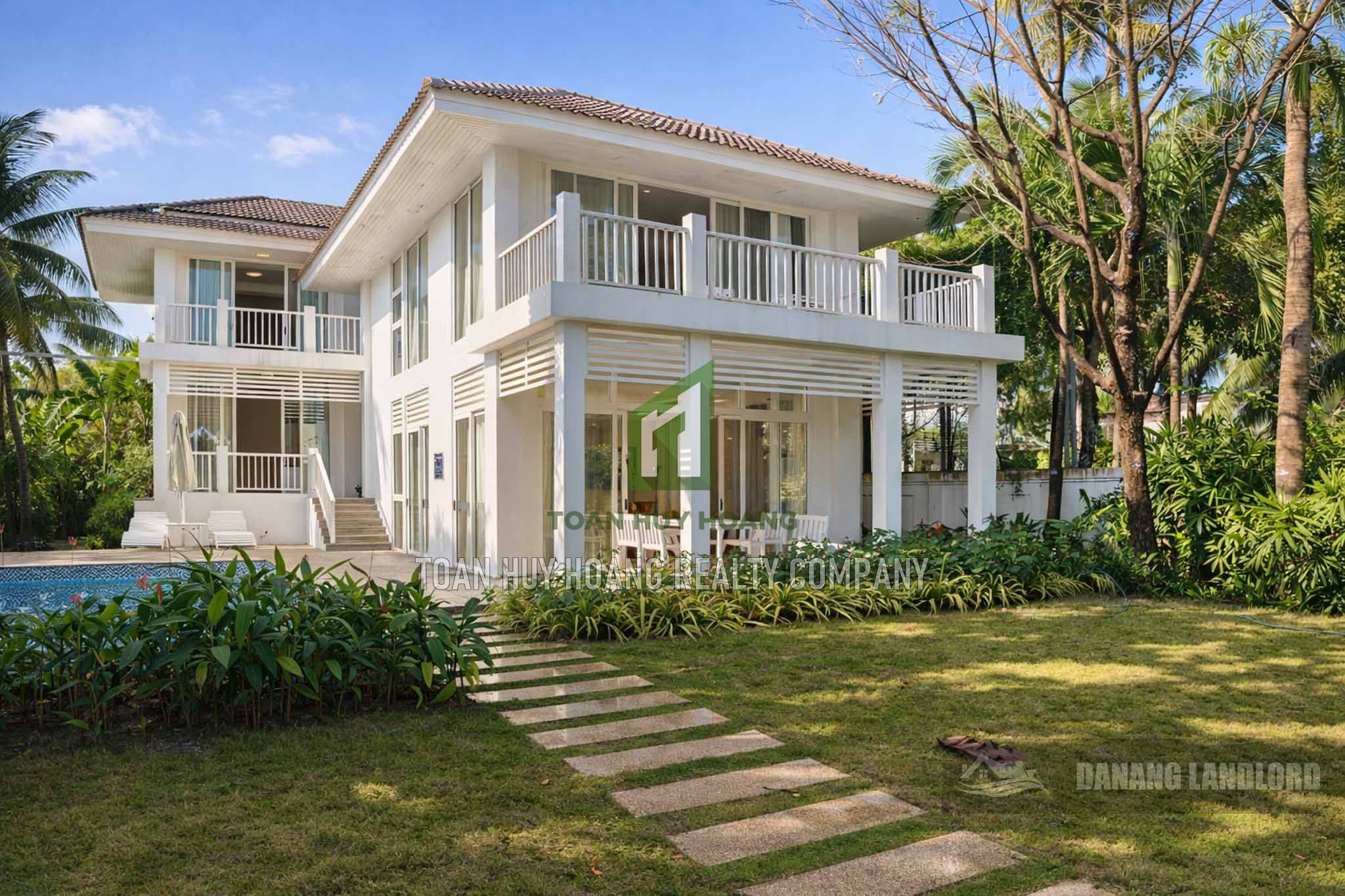 Premier 4BR Pool Villa Near My Khe Beach | D516