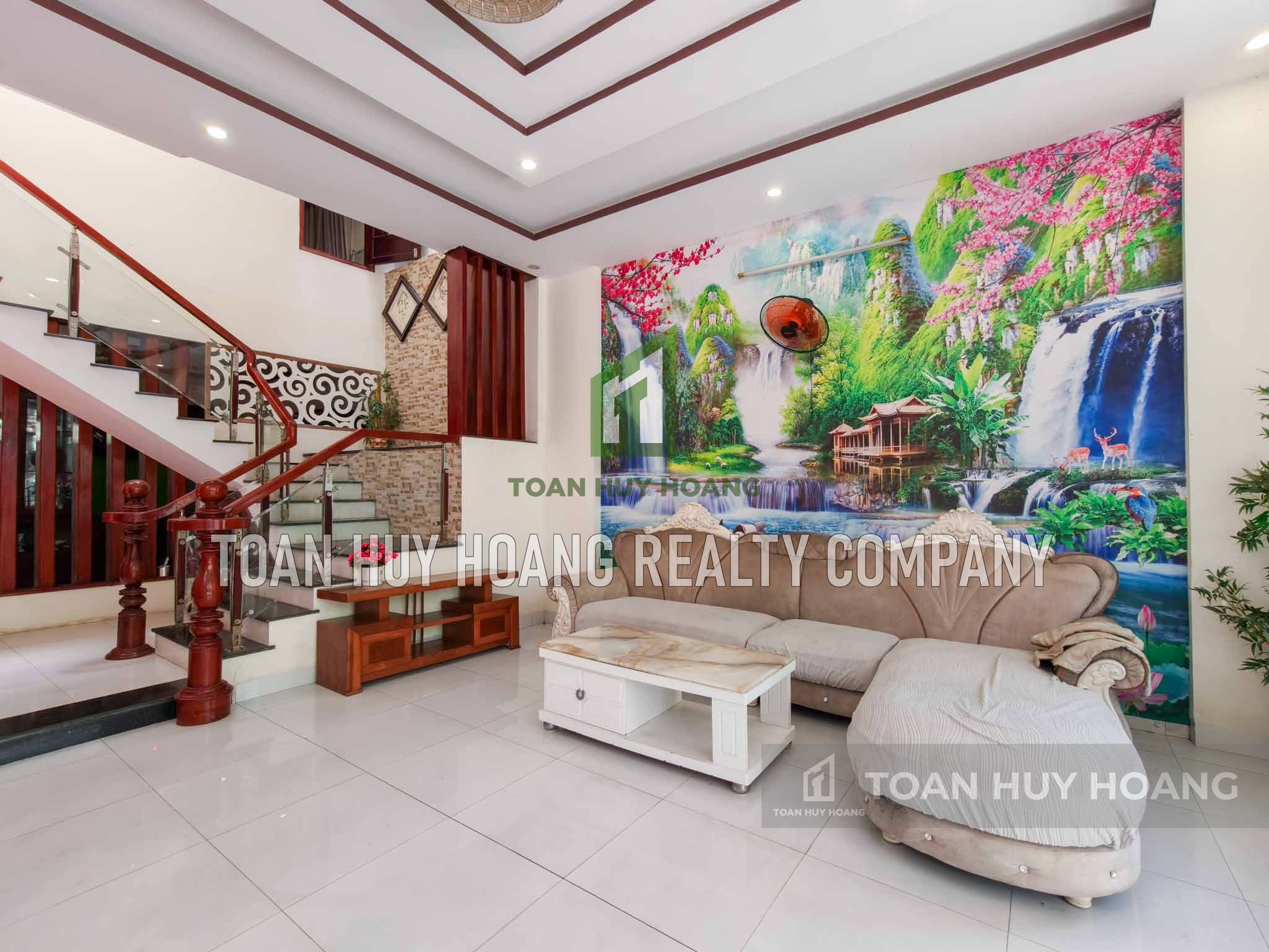 3 storey House for Rent on My Da Dong Street – D195