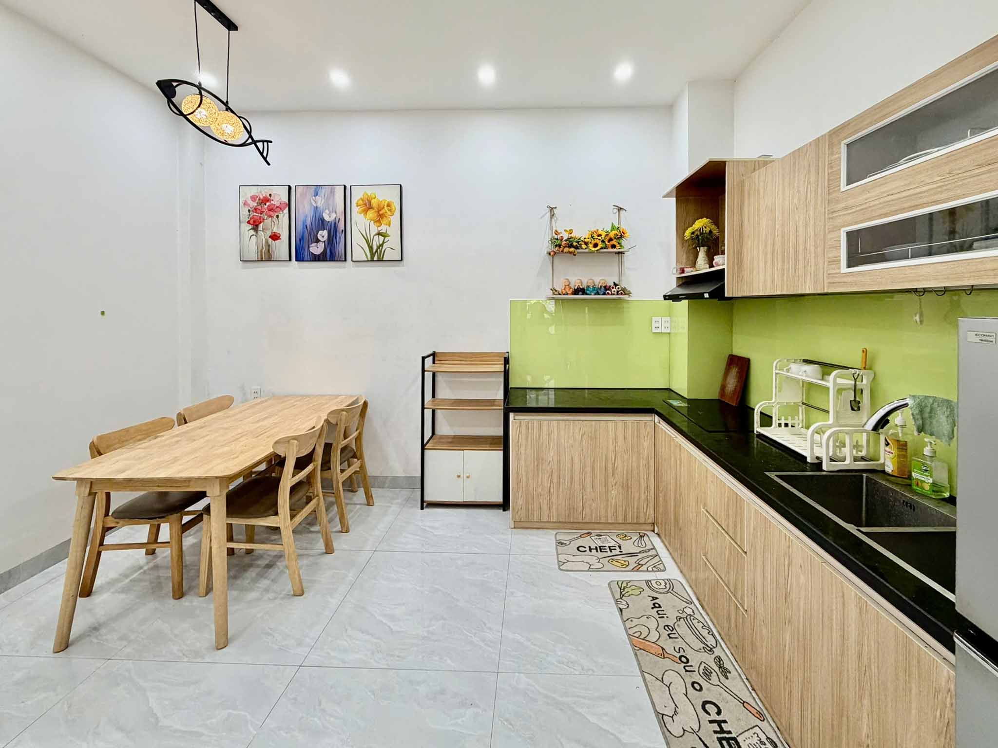 3-Storey House for Rent in Da Man Dong Area, Near the Beach