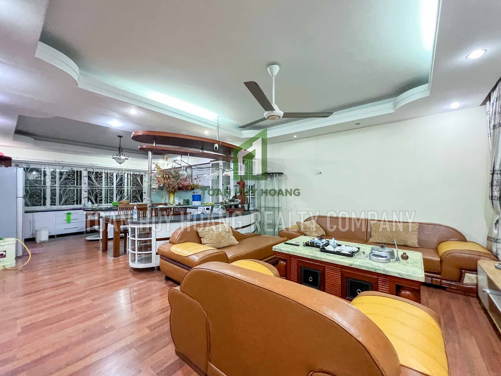 Nice 3-Storey House for Rent Near Vincom Plaza | B878