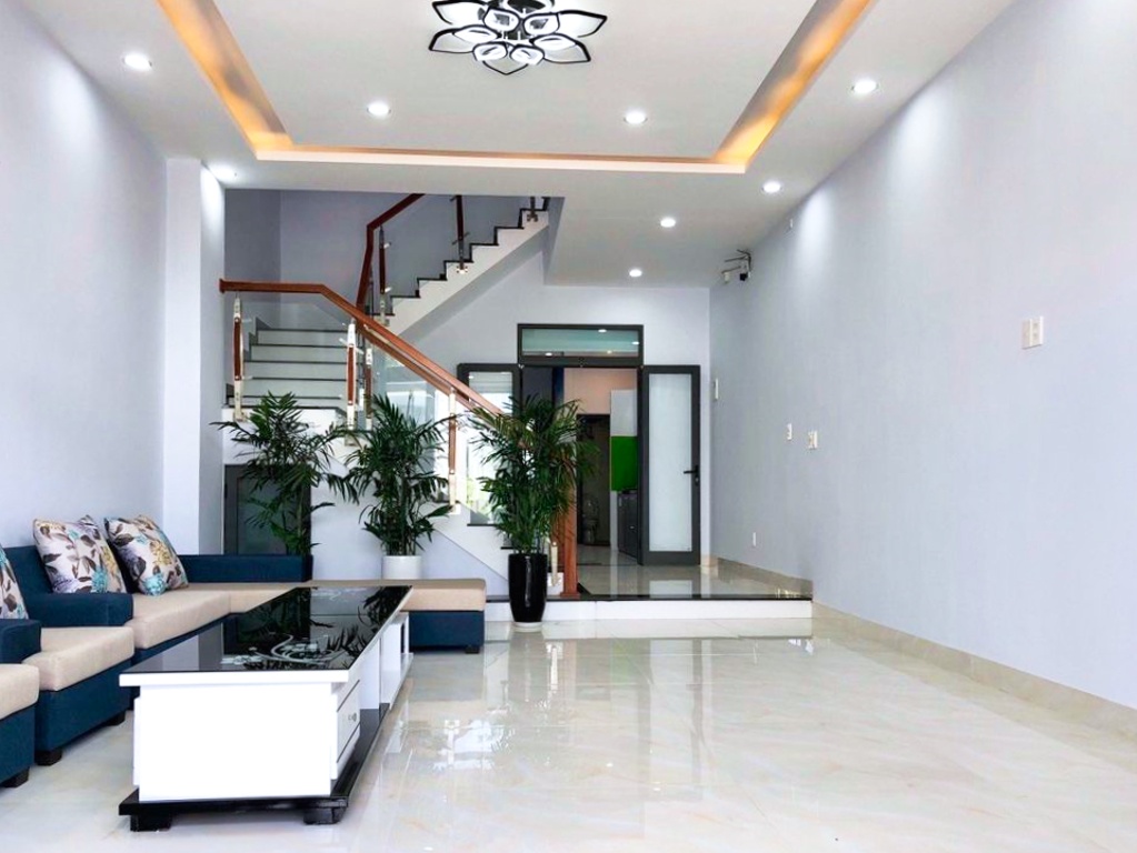 5 Bedroom House with Car Garage in Thang Long Area | D138