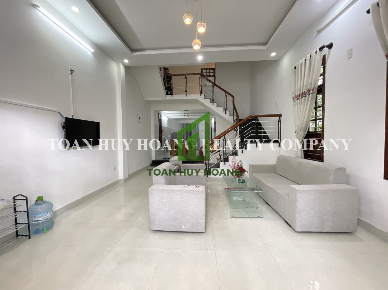4-Bedroom House with Swimming Pool near Son Thuy Beach