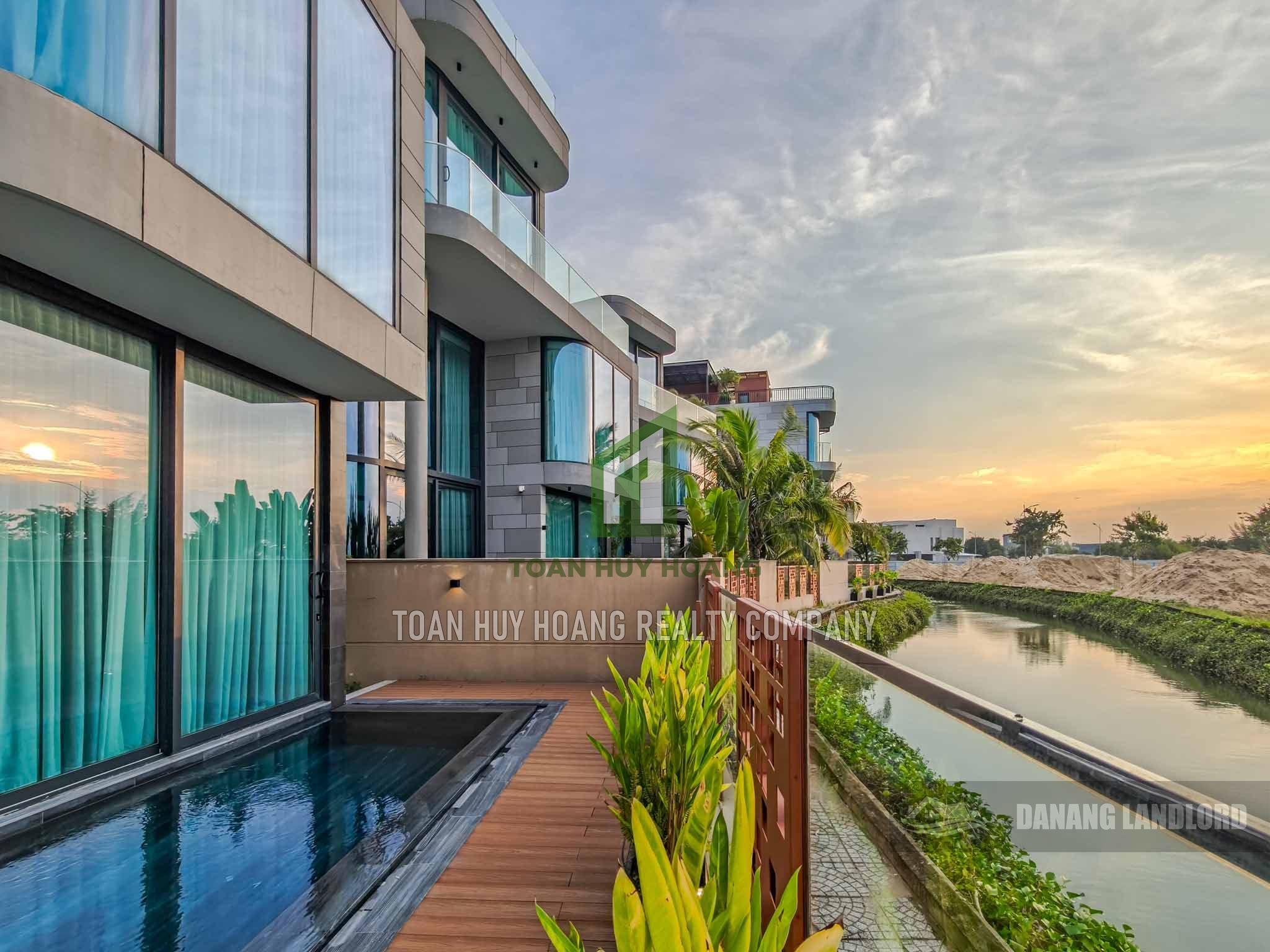 5 Bedroom Pool Villa at Regal Victoria \u2013 D425