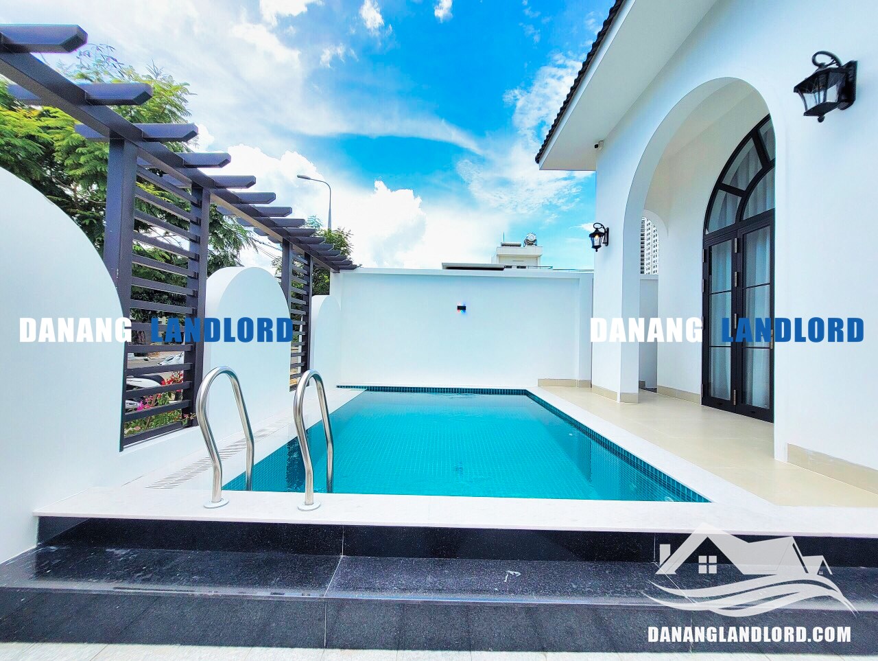 2 storey house for rent with 3 bedrooms near My Khe beach – D185
