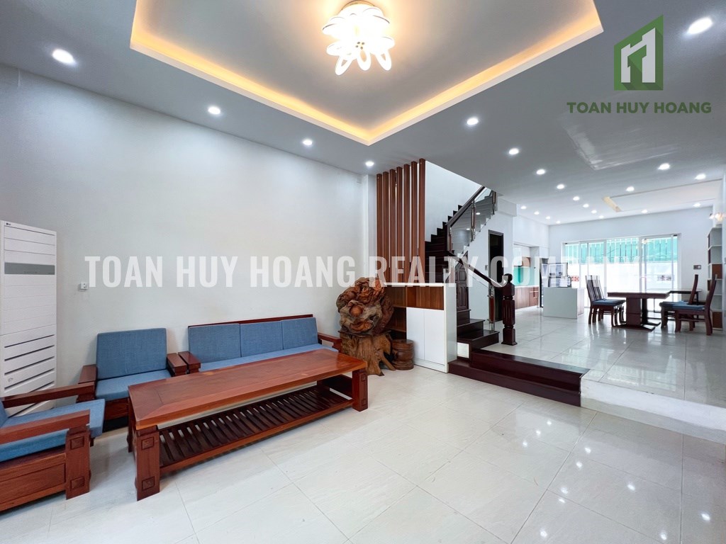 Three storey house with 3 bedrooms in Euro Village – V0524