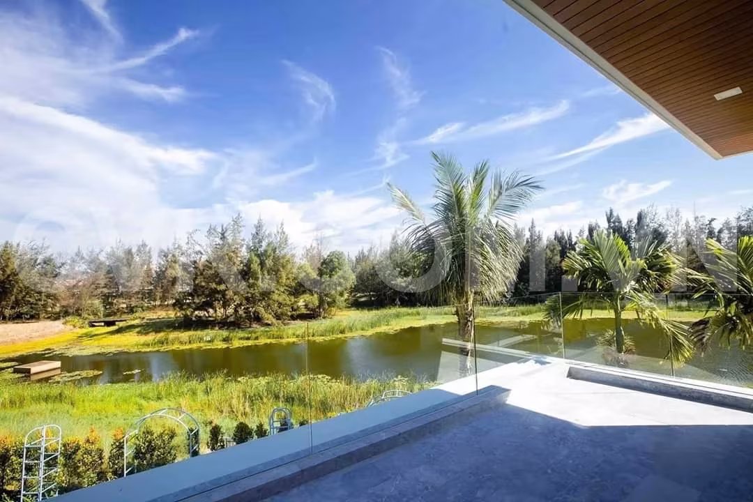 The Ocean Estates Danang – the newest addition to an award-winning Danang Beach Resort is a complex of 37 villas