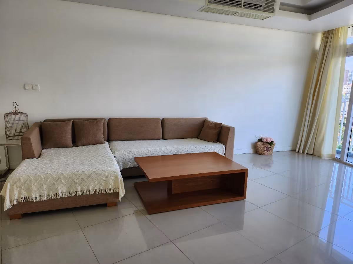 Spacious 2-bedroom apartment at Azura, located in the heart of Da Nang with stunning Han River and city views. Prime central location near the airport, international schools, and hospitals—ideal for living or investment