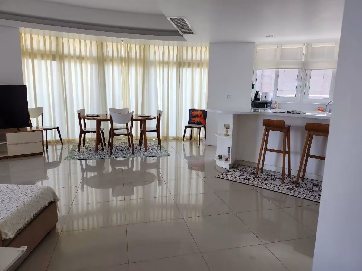 Spacious 2-bedroom apartment at Azura, located in the heart of Da Nang with stunning Han River and city views. Prime central location near the airport, international schools, and hospitals—ideal for living or investment